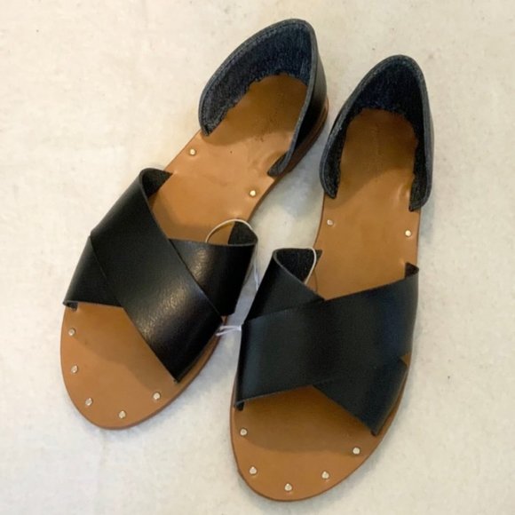 Universal Thread Shoes - NIB Universal Thread Black LOIS Sandals 9